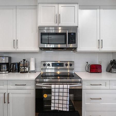 Luxury Spacious Private House Near City Centre YYC 외부 사진