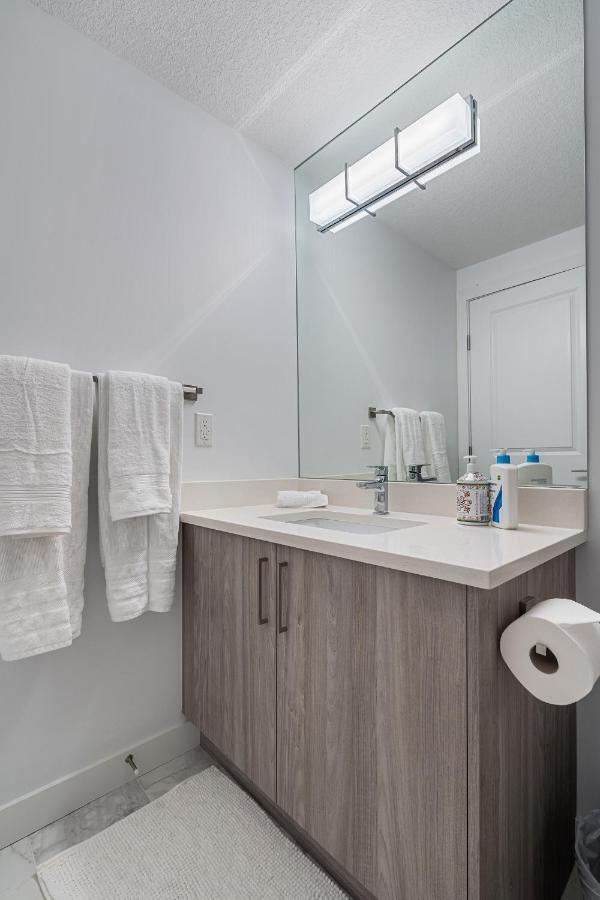 Luxury Spacious Private House Near City Centre YYC 외부 사진