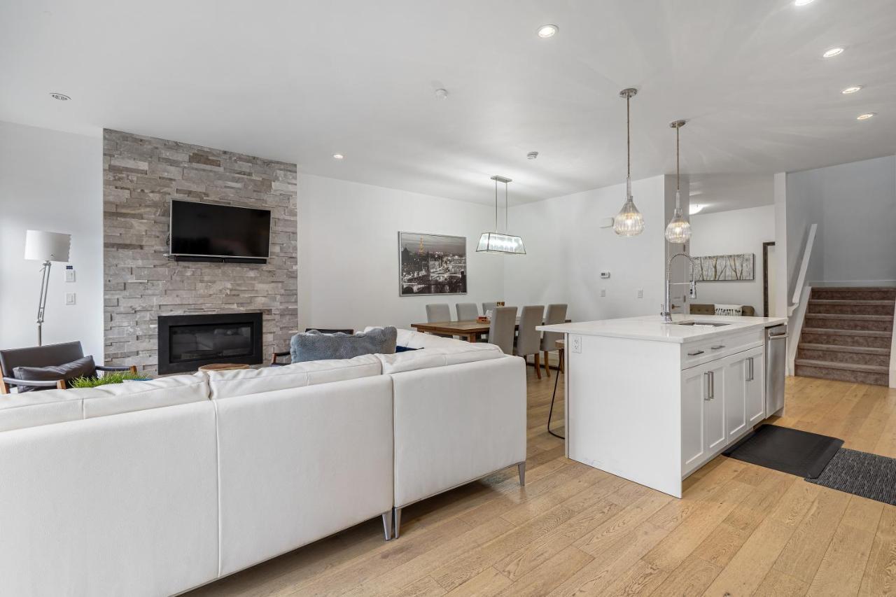 Luxury Spacious Private House Near City Centre YYC 외부 사진